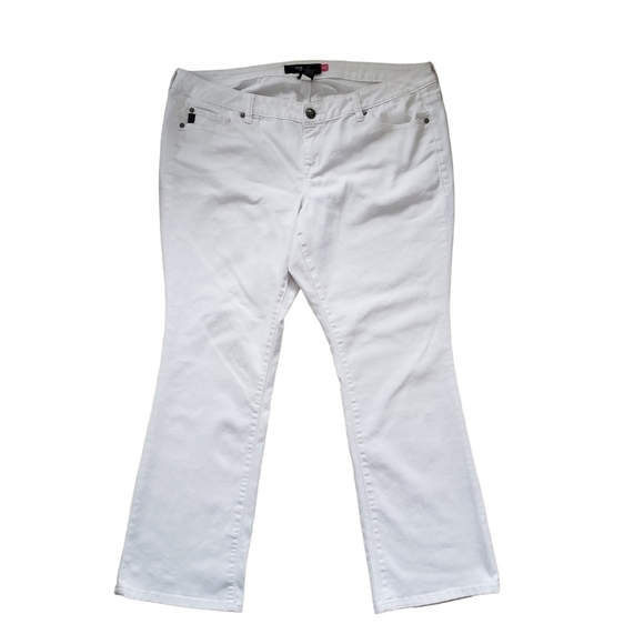 torrid Denim - Torrid white jeans mid rise full length